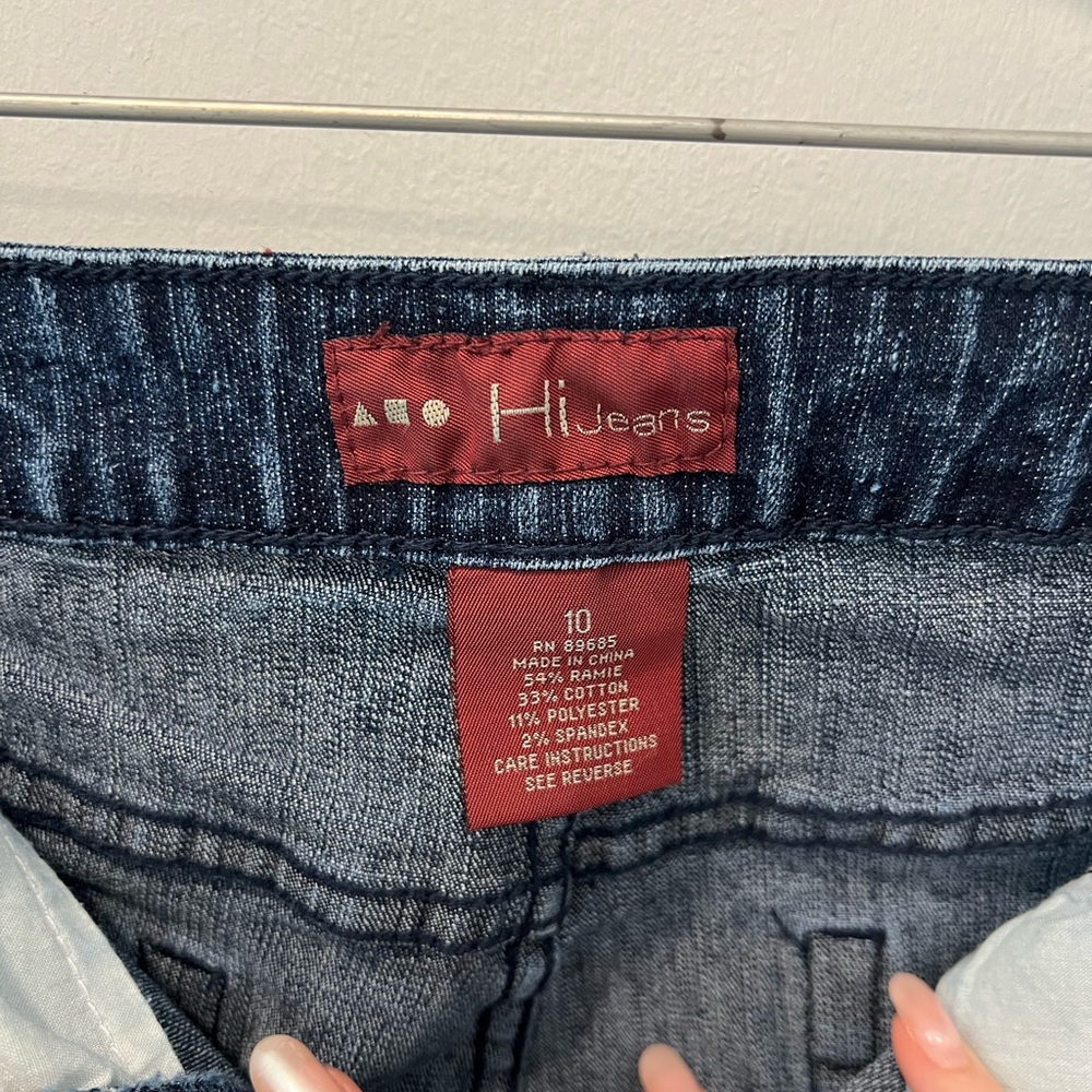 Floral Embroidered Blue Capri Jeans - Picture 2 of 3
